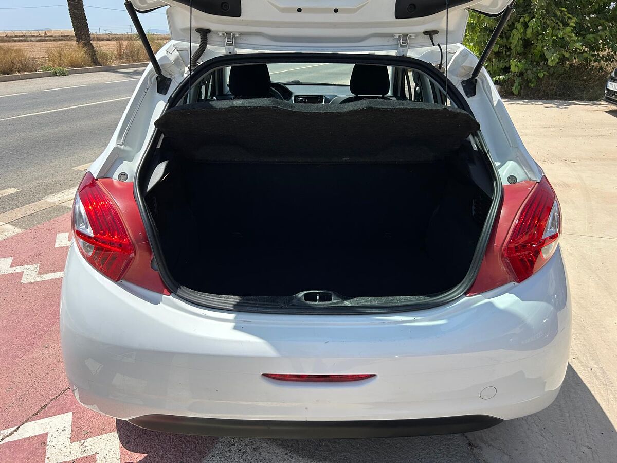 PEUGEOT 208 ACTIVE 1.4 HDI MANUAL SPANISH LHD IN SPAIN 142000 MILES SUPERB 2013